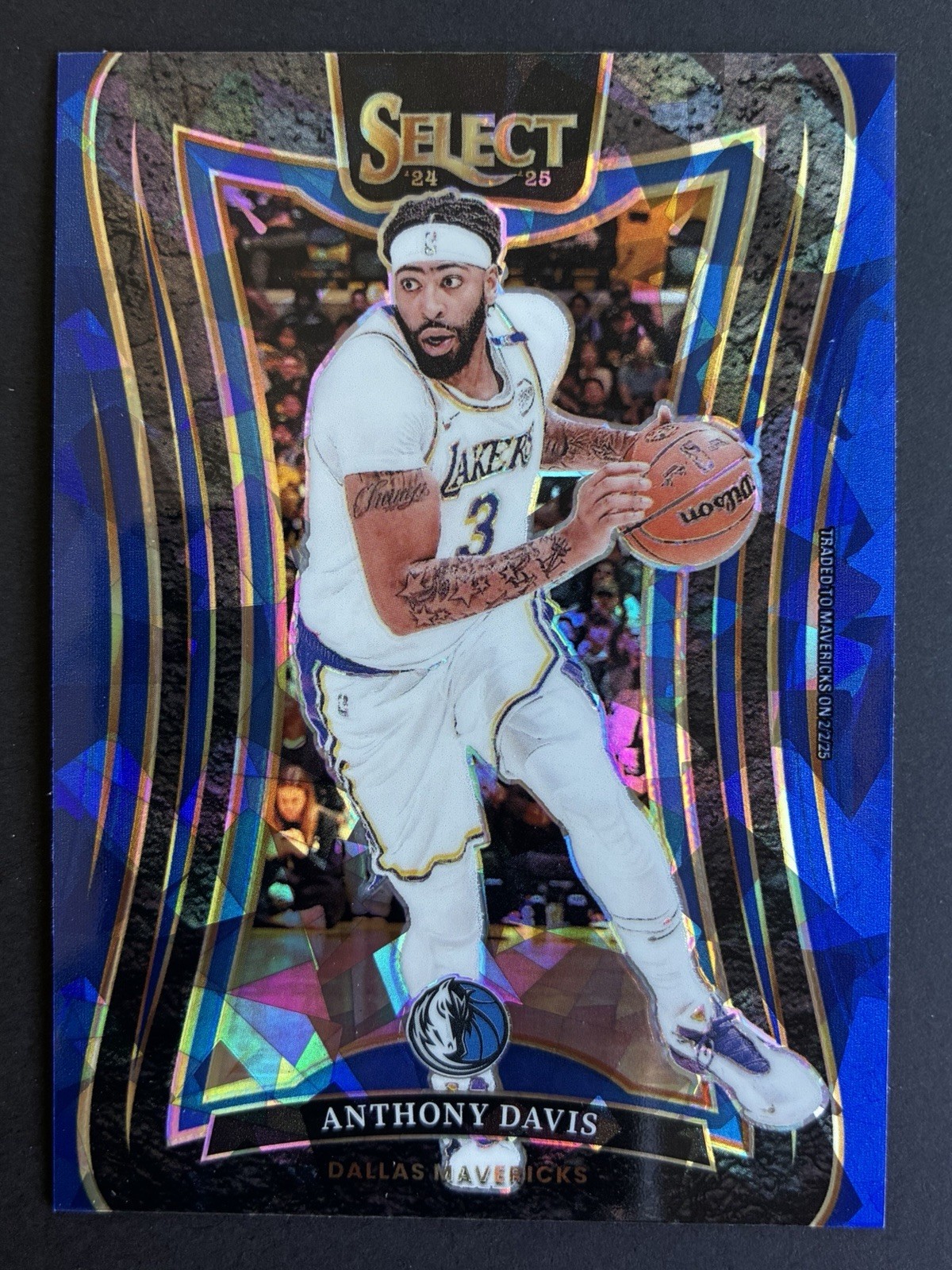 Anthony Davis 2024-25 Panini Select Mezzanine #333 Blue Cracked Ice Prizm Mavs
