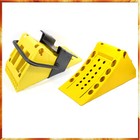 2 x LKW Unterlegkeil 6,5 t, Hemmschuh mit Gleitschutz + Halter Lokhen  gelb