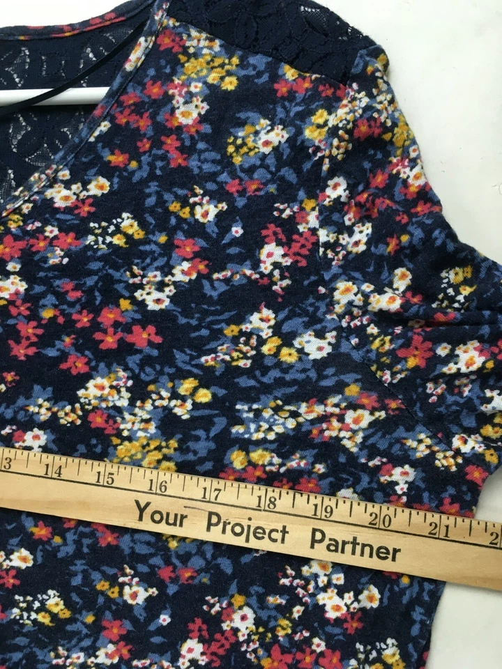 Ruff Hewn Top Blouse Size Petite Large Casual Knit V neck Floral Long Sleeve - Image 3 of 4