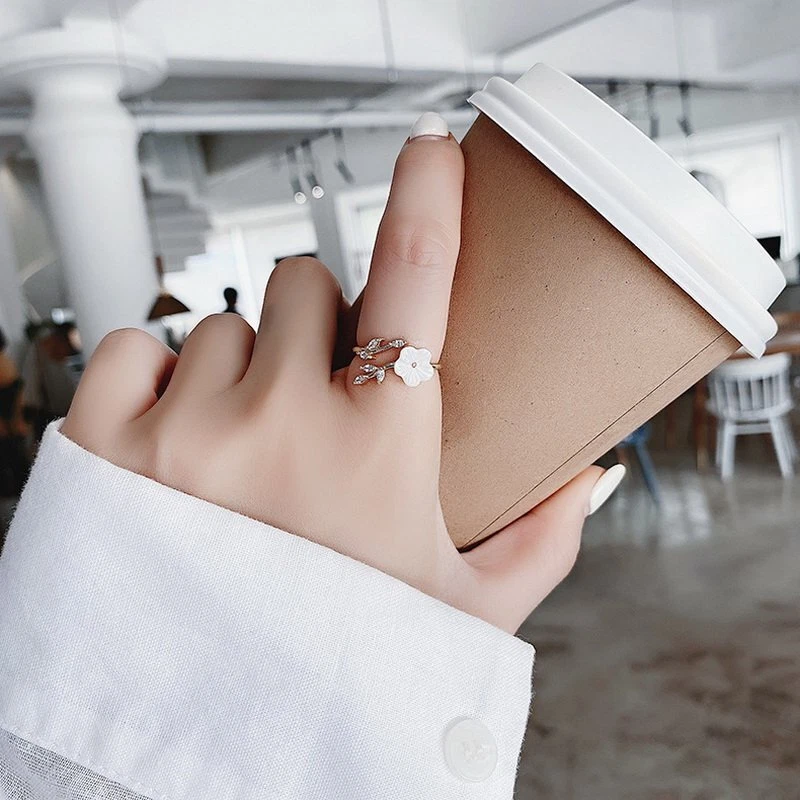 Anillo ajustable de boda para mujer enchapado en oro de 14k concha de circón flor Foto 3 de 4