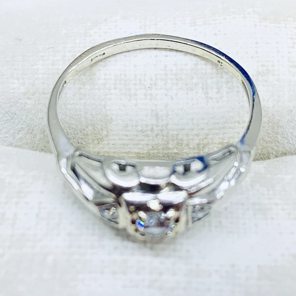 Vintage 0.15 Ct 14k White Gold Round Cut Diamond Art Deco Wedding Ring Size 6.5 - Image 4 of 4