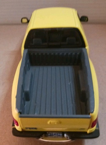 MOTOR MAX American Legends 2001 FORD F-150 XLT Flareside Pickup 1:24 Scale - Picture 5 of 8