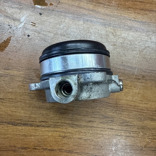 2002-2004 OEM HARLEY-DAVIDSON V-ROD VRSC CLUTCH PRESSURE RELEASE SLAVE CYLINDER - Picture 4 of 4