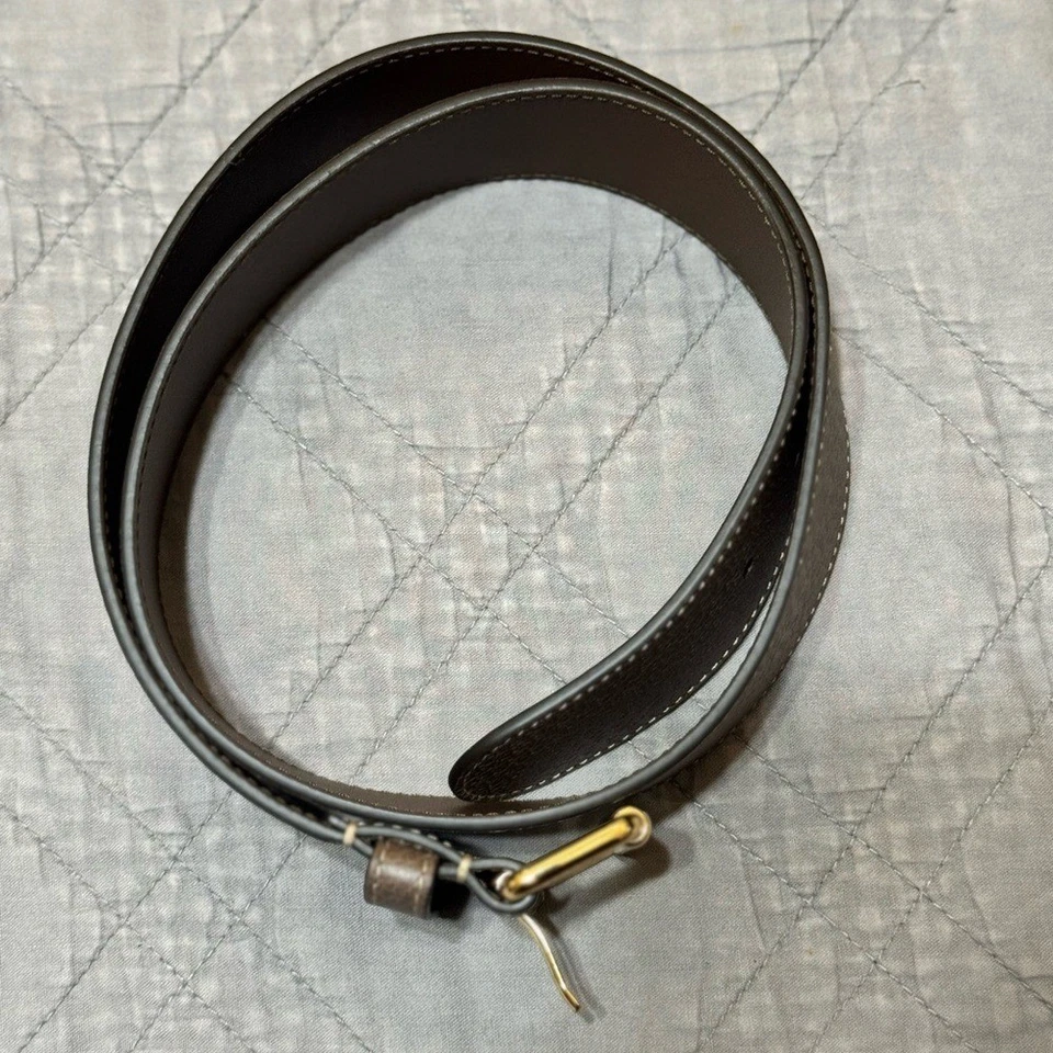 Cinturón para mujer Gucci de cuero marrón con hebilla dorada Foto 3 de 4