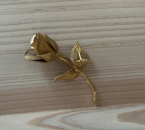 Broche broche solapa tono dorado rosa vintage usado en excelente estado - Imagen 5 de 5