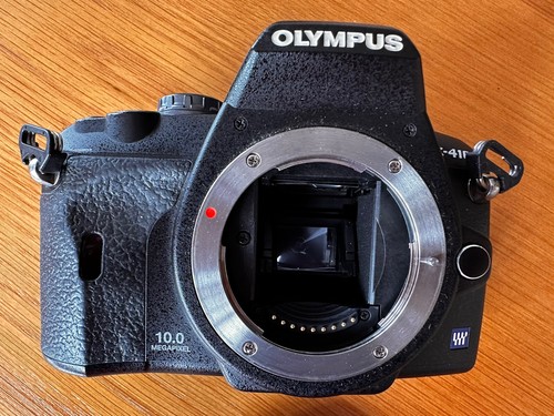 Olympus EVOLT E-410 10.0MP Digital SLR Camera - Black (body only) 6708 Shutter - Picture 3 of 12