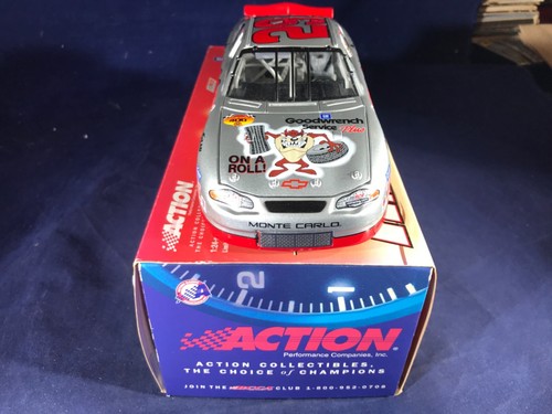 W1-24 KEVIN HARVICK #29 GM GOODWRENCH / LOONEY TUNES 2001 CHEVY MONTE CARLO - Picture 2 of 7