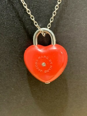 Vtg MARC JACOBS SILVER TONE CHAIN LINK,RED HEAR CHARM Vtg MARC JACOBS SILVER TONE CHAIN LINK,RED HEAR CHARM