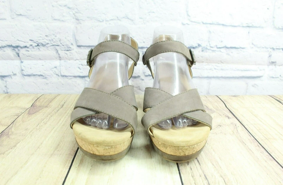 LL Bean Women's Brown Suede Ankle Strap Wedge Cork Heel Casual Sandals Size 9 M - Image 4 of 4