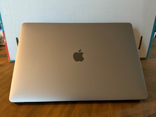 2019 APPLE MACBOOK PRO A1990 15" i7 2.6GHz 16GB RAM 256GB Touch Bar *READ*