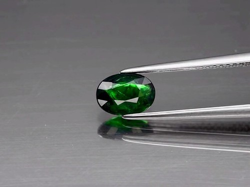 1.10 ct. Natural Tsavorite-Tanzania Untreadet 7x5x3 Green Oval - Picture 9 of 9