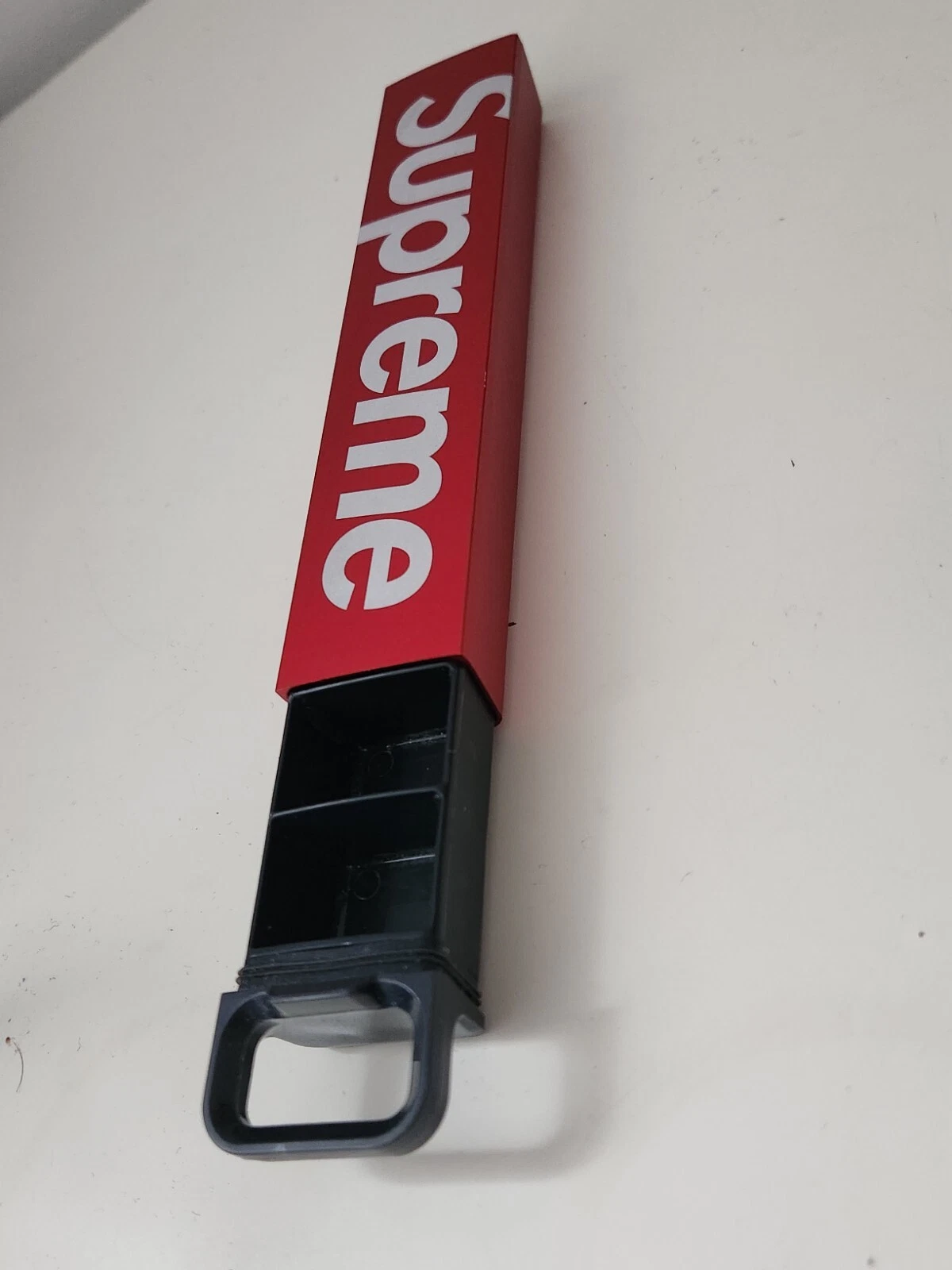 FW23 Supreme X Matador Wasserfest Tabletten Schutzhülle Rot Zubehör Aluminium