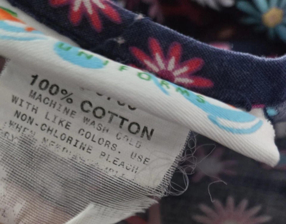 Chaqueta Médica Peaches Talla L-VIBRANTE Azul Marino/Rosa Floral A Presión Delantero-Pecho 26"/L 29" Foto 4 de 4