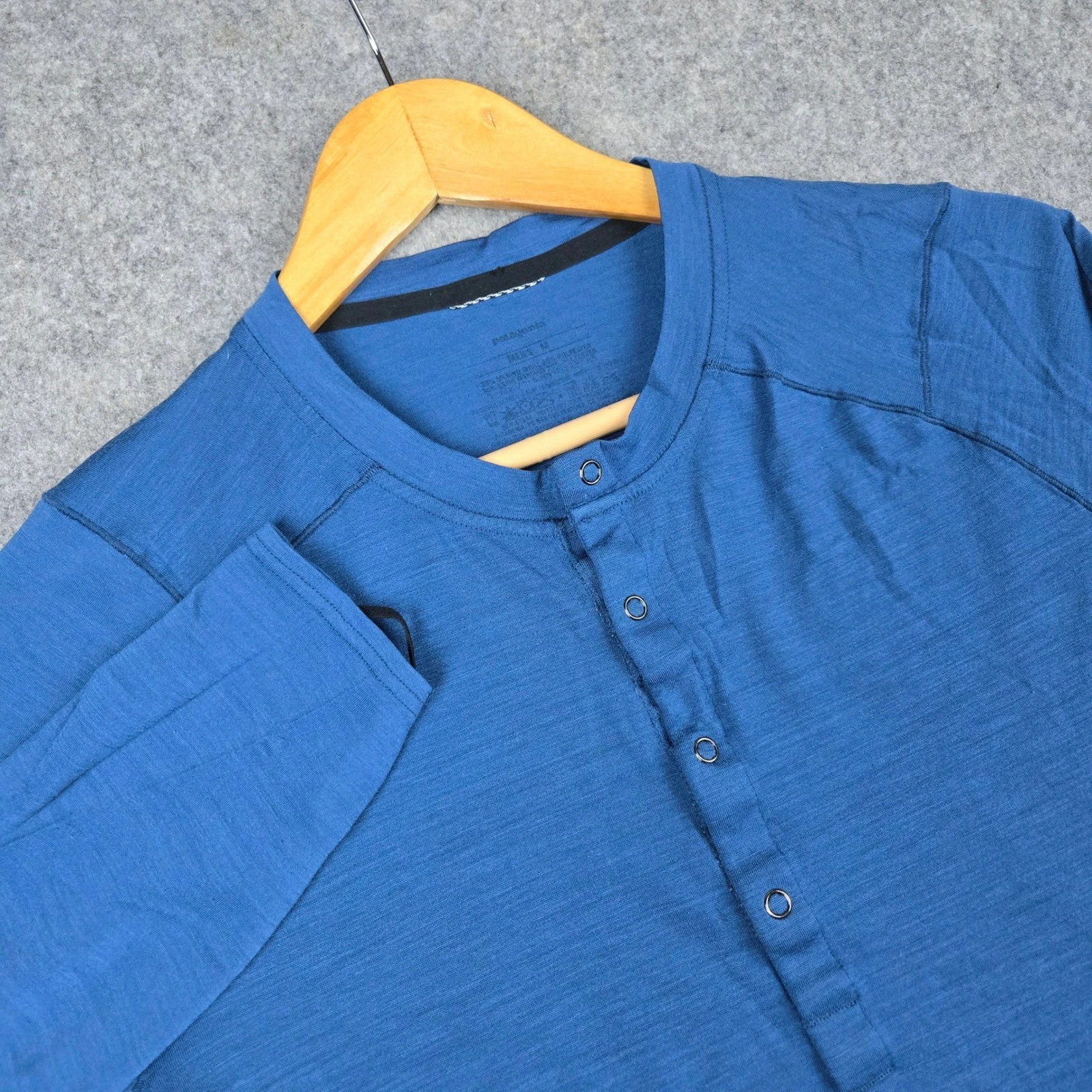 Patagonia Henley Shirt Mens Medium Blue Merino Blend Long Sleeve Base Layer Top