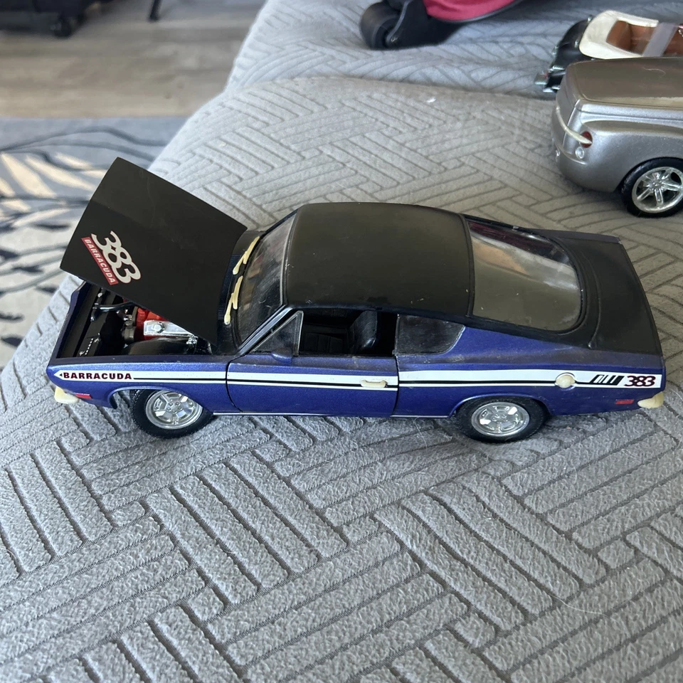 YAT MING - FIRMA DE CARRETERA - 1969 PLYMOUTH BARRACUDA 383 (PÚRPURA) - FUNDIDO A PRESIÓN 1/18 Foto 3 de 4
