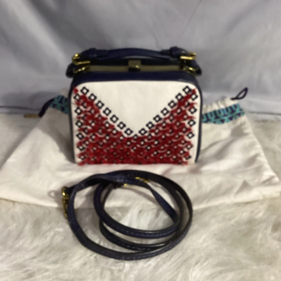 Mini bolso de mano de cuero azul y blanco con estampado geográfico Tory Burch puntada destacada Foto 3 de 4