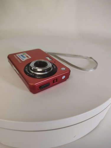 Acuvar 18MP Megapixel Digital Camera with 2.7" LCD Screen, Rechargeable Battery - Picture 4 of 4