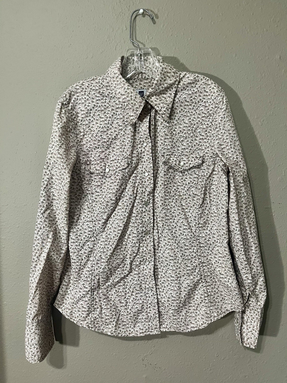 Gap Women's Western Style Shirt Floral Pattern, Pearl Snap, Long Sleeve, Size M