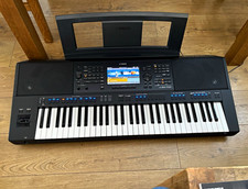 Yamaha PSR-SX700 61-Key Touchscreen Electronic Keyboard, Black w/ Music Rest