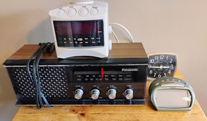 Vintage Panasonic AM/FM Radio GE AM/FM Alarm Clock Timex Indiglo Lot Tested