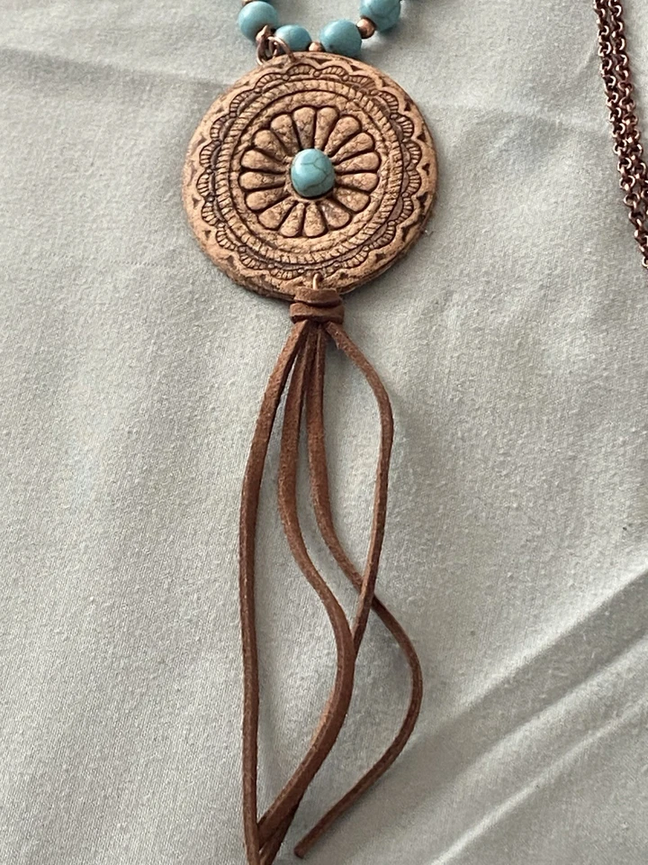 Conjunto de collar y pendientes Amber’s Allie cordón marrón cuero colgante cuentas turquesa Foto 2 de 4