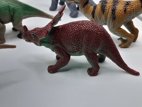 Lot of (8) Plastic Dinosaur Toys - various types and colors - Picture 8 of 9