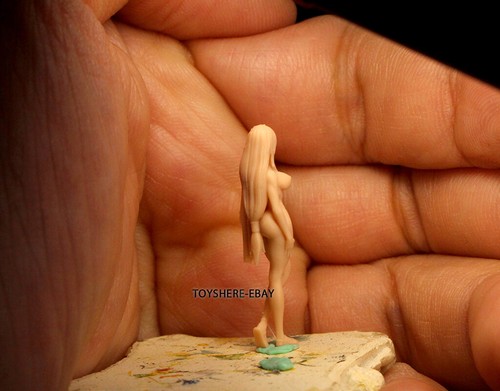 Impresión 3D 1/64 Figuras Baño NIÑA Lindo Zombi Ajuste 1:64 Coche Calle Diorama - Imagen 21 de 23