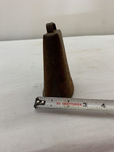 Campana de vaca remachada genuina antigua forjada a mano completa con clapper original ¡BONITA! - Imagen 9 de 10