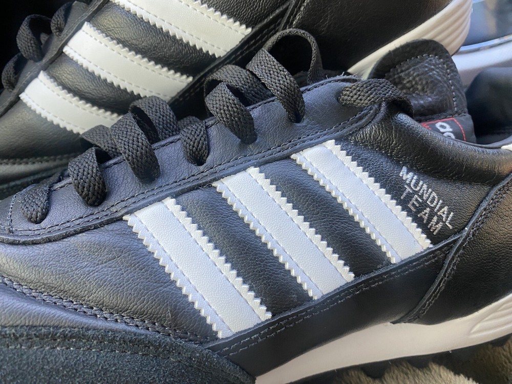 ADIDAS MUNDIAL TEAM SOCCER TURF SHOES BLACK/WHITE  SZ11  Worn Once