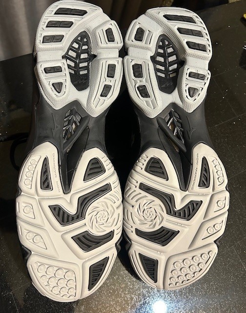 NWOT Mizuno Wave lightening Z4 Mid Volleyball Black Men 12 Athletic Training image 4