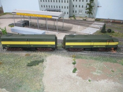 SAL 4200/4300 FA2/FB2,BOTH PWR'D,DC/DCC/SOUNDWEATHERED TRUCKS,PAINTED CREW,LED'S