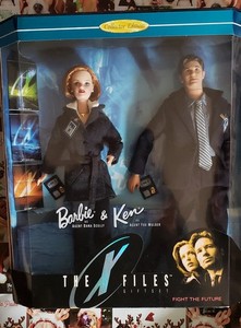 Xファイル　コラボバービー＆ケン Amazon.com: Barbie The X-Files Ken Giftset : Toys & Games