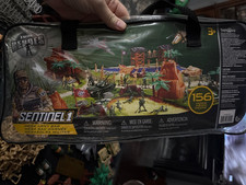 Toys R Us TRUE HEROES Sentinel 1 mega army bag See Description