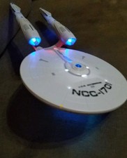 STAR TREK 1 Enterprise 1701 Nice Enterprise 1701 from 2000's lights and stand