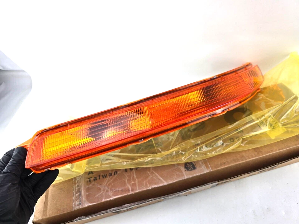 For Chevy Aveo Sedan Parking Signal Marker Light 2004-2006 GM2520190 Driver Side - Image 2 of 4