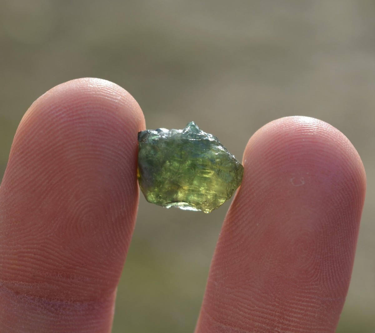 RARE !! SAPHIR BLEU VERT DE MADAGASCAR : 5.7 mm x 3.7 mm ★★ p381.135T