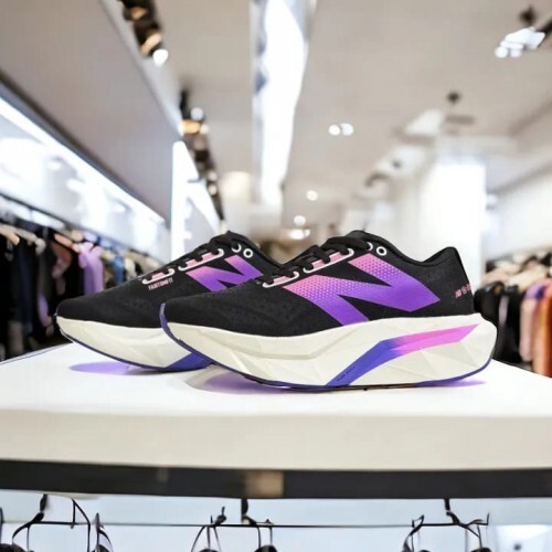 Size 9.5 - New Balance FuelCell SuperComp Elite v4 Cyber