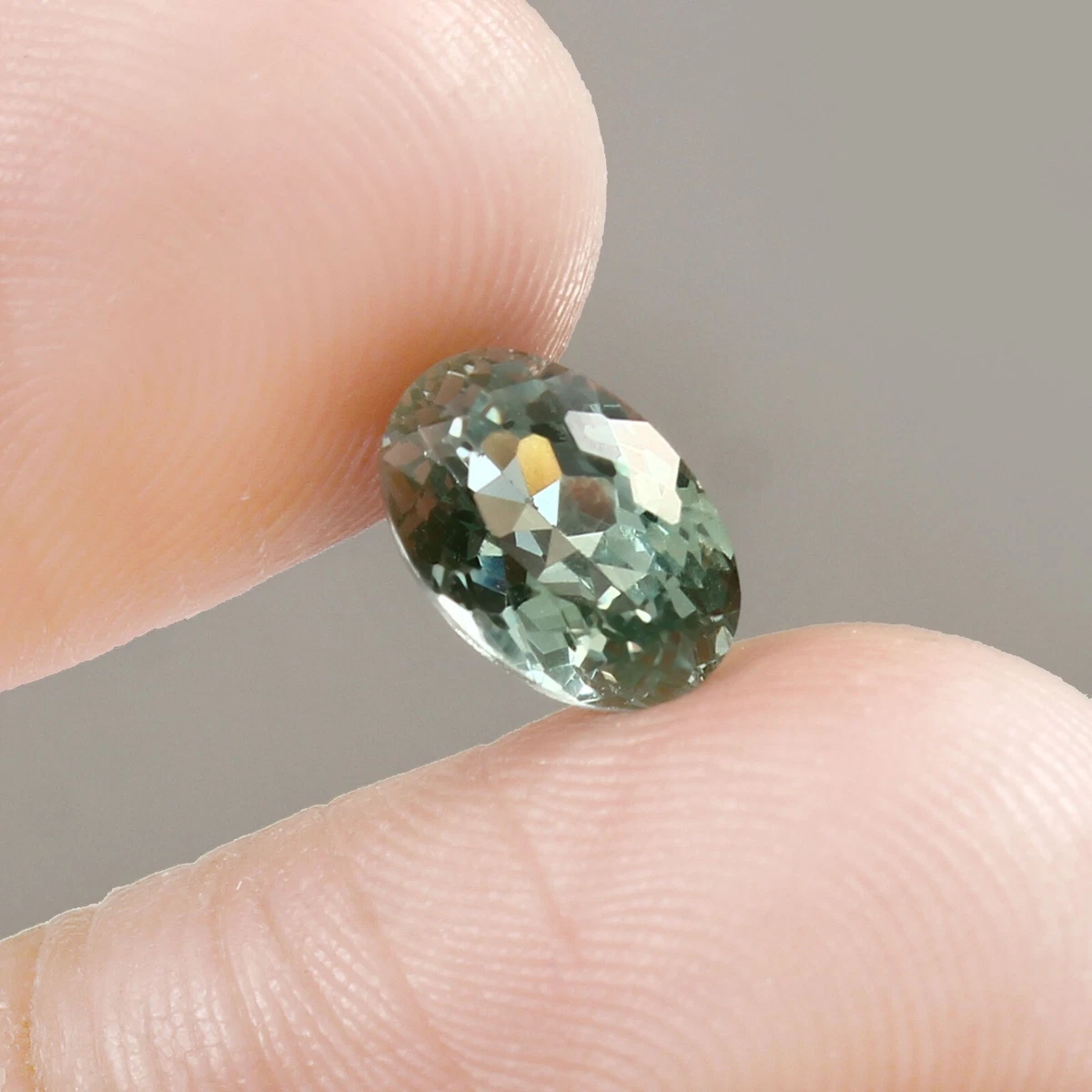 Tourmaline verte ovale - Compagnie des Gemmes