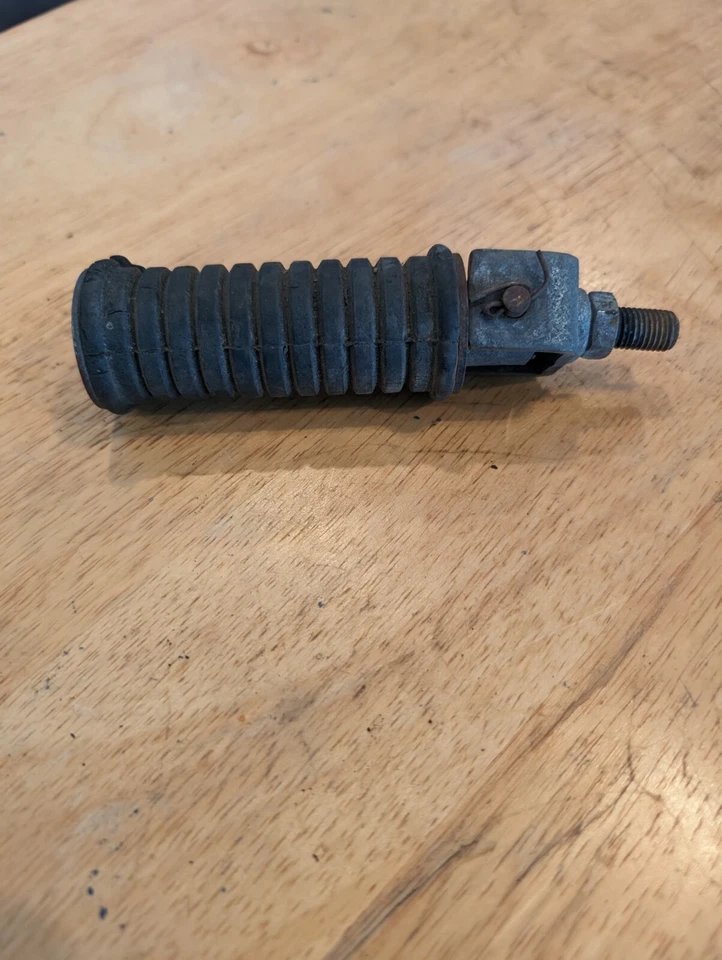 1972 Suzuki TS185 Sierra 185 Enduro Rear Passenger Foot Peg Rest - Imagem 2 de 4