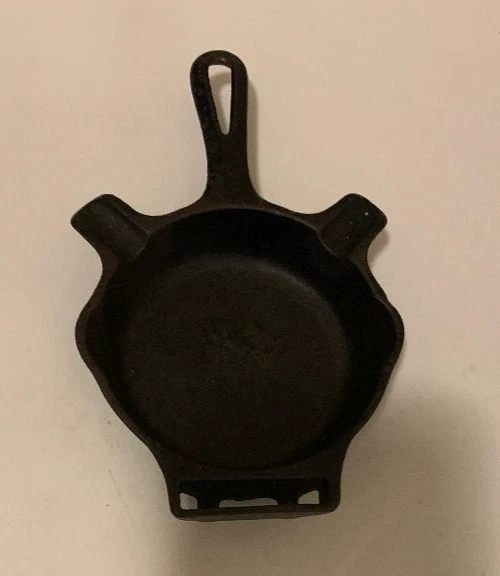 Vintage Griswold Mini Cast Iron Skillet Ashtray #00-570A Match Holder- LOT 37-30