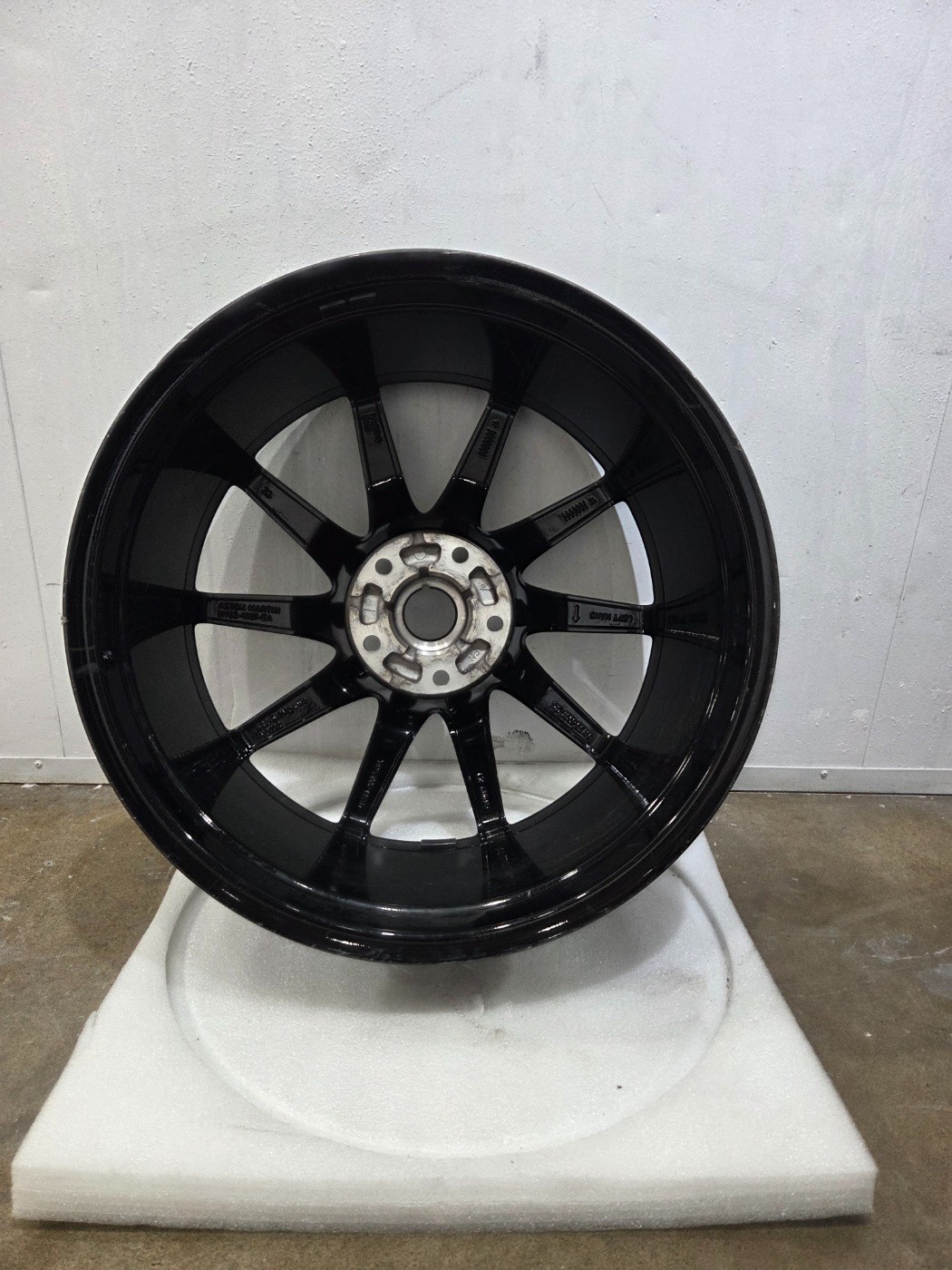 Aston Martin Vantage 2017-2024 Front Wheel
