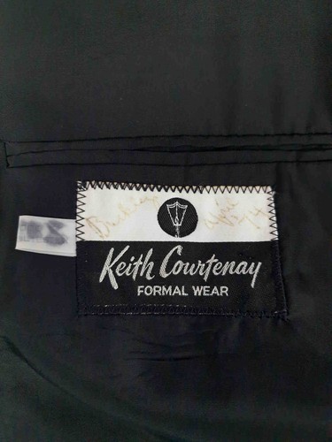 Vintage 1970s Tuxedo Jacket with Satin Lapels by Keith Courtenay - L - Picture 7 of 8