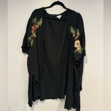 Black floral xhiliration embroidered kimono size small