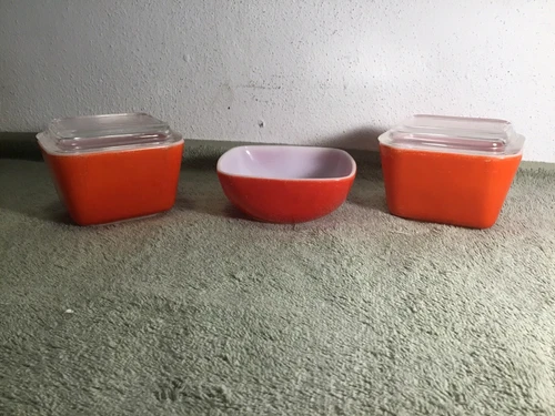 3~ Vintage Pyrex Red  Refrigerator Dishes 501 / w lids & 410 12 ozs Bowl (E)