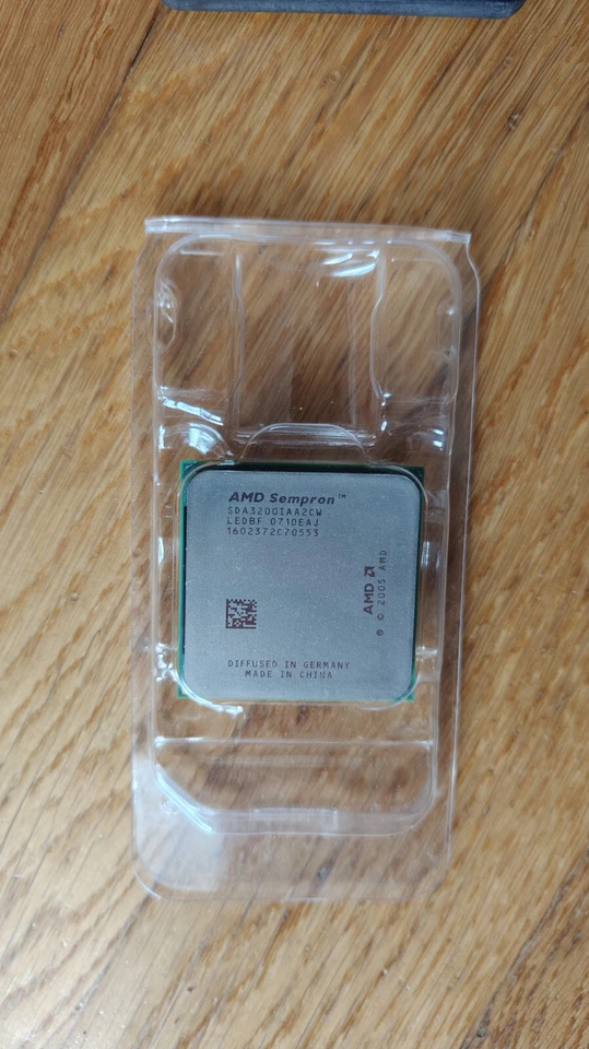 CPU AMD Sempron 3200+  Socket AM2 - Immagine 2 di 3