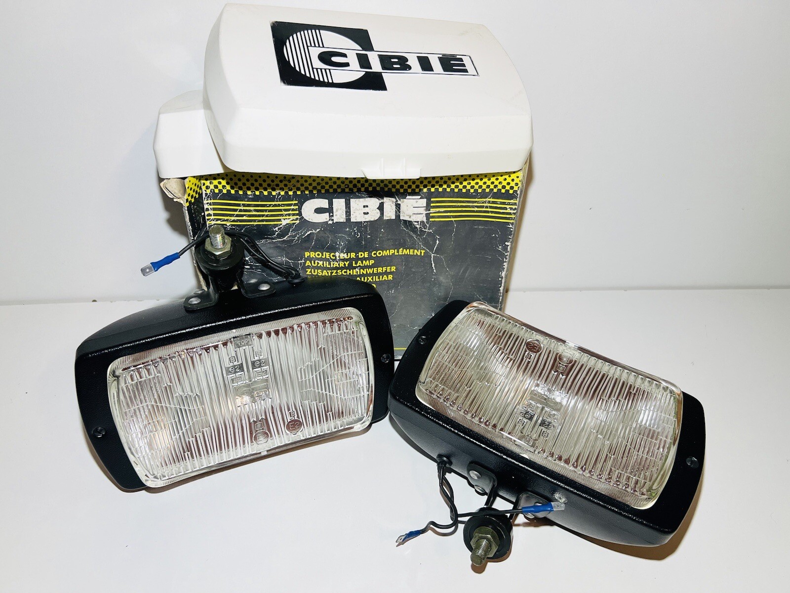 Phares anti-brouillard Cibié 175 pour escapades nocturnes en voiture de collection