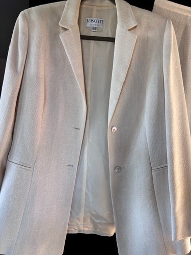 Luis Civit 3-piece Cream Textured Trouser Suit with sleeveless top - Size 16 - Picture 4 of 6
