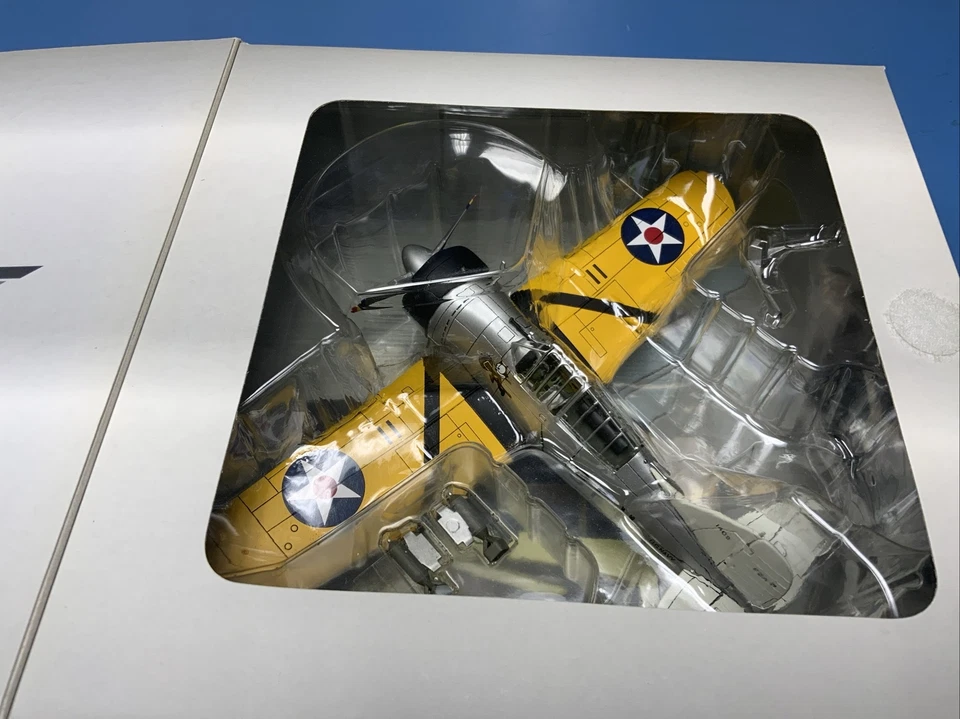 Hobby Master Air Power Series F2A-2 Buffalo US Navy VF-3 USS Saratoga New - Image 4 of 4