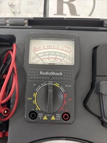 RadioShack Clamp On AC Amperometro 22-602 con Multimetro Staccabile con Custodia Rigida - Foto 2 di 7