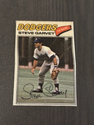1977 Topps Baseball Patches Cloth Stickers (One Star Back) #19 STEVE GARVEY Read